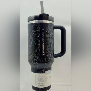 Stanley Black and White Insulated 40oz Quencher Tumbler NWOB